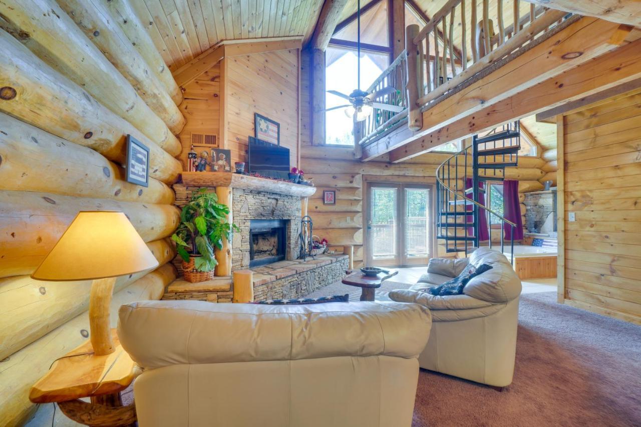 Idyllic Gatlinburg Cabin With Hot Tub And Balcony! Kültér fotó