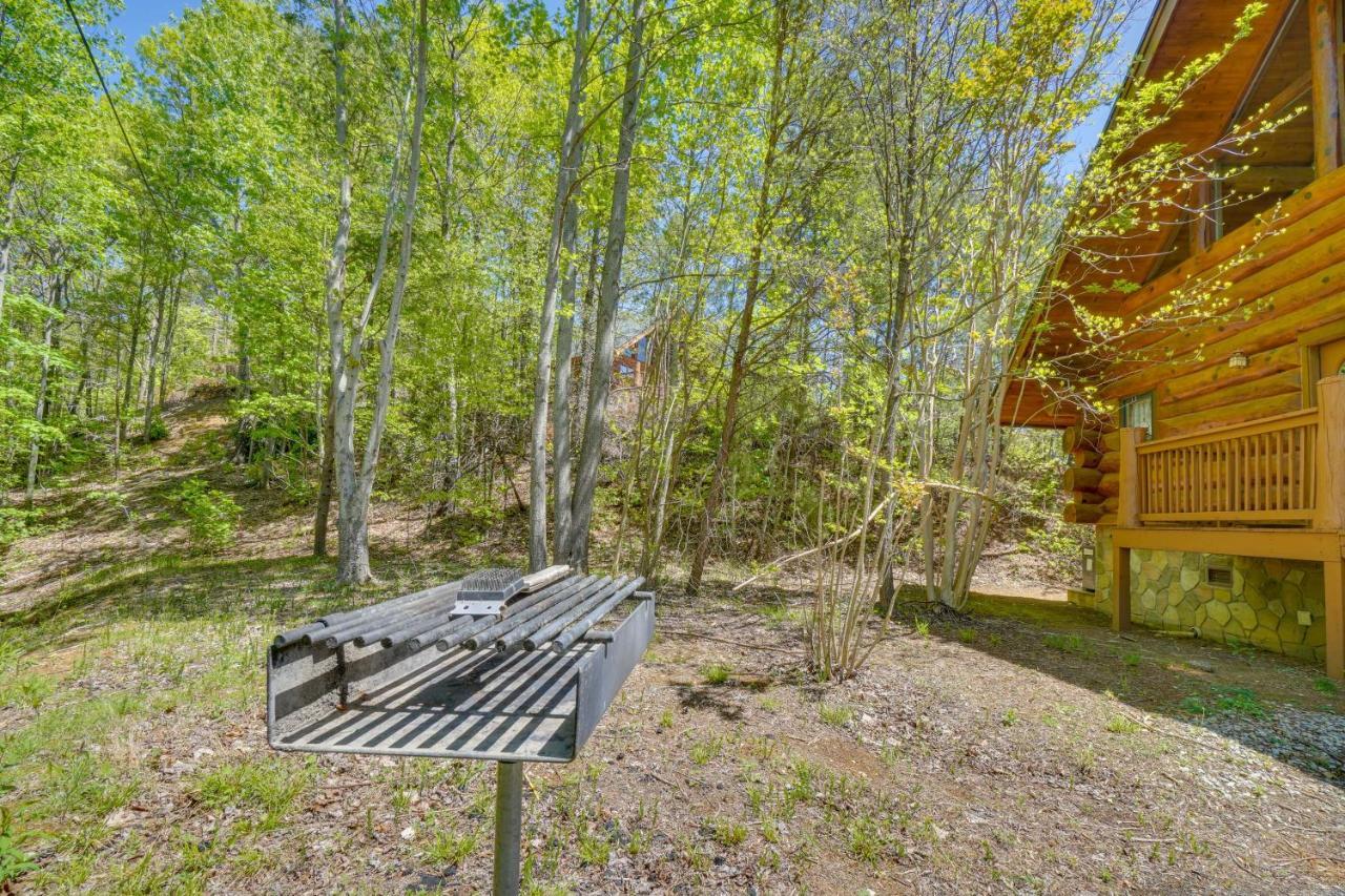 Idyllic Gatlinburg Cabin With Hot Tub And Balcony! Kültér fotó